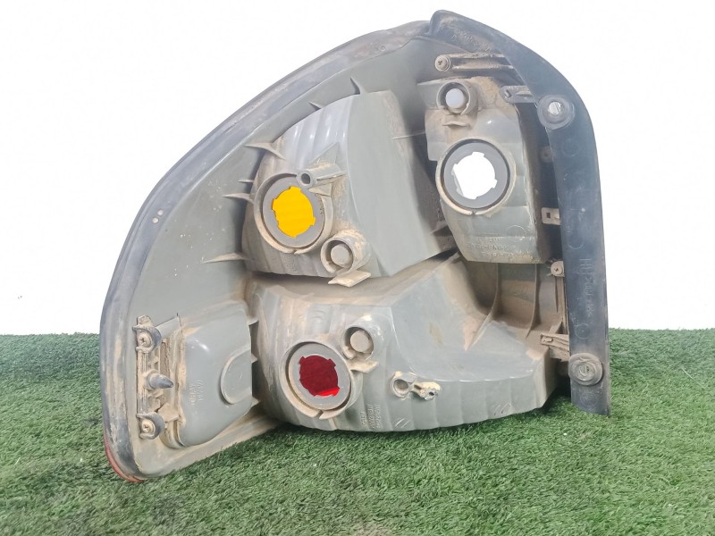 Recambio de piloto trasero derecho para hyundai santa fe (sm) 2.4 cat referencia OEM IAM   