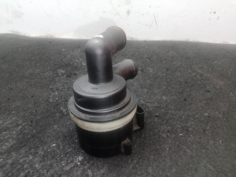 Recambio de bomba agua para audi q5 (8rb) 2.0 tdi quattro referencia OEM IAM 5N0965561A  