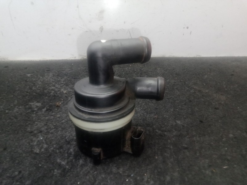 Recambio de bomba agua para audi q5 (8rb) 2.0 tdi quattro referencia OEM IAM 5N0965561A  
