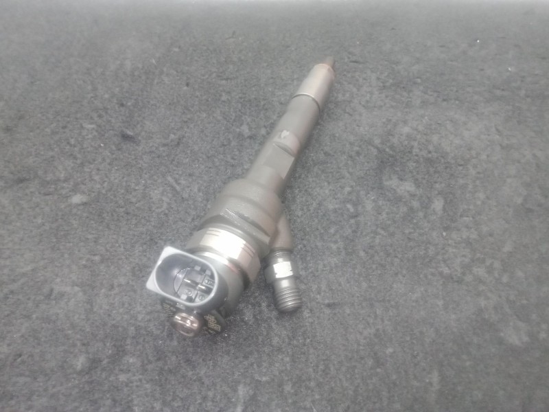 Recambio de inyector para bmw 1 (f20) 116 d referencia OEM IAM 0445110289 - 779844605 BOSCH 