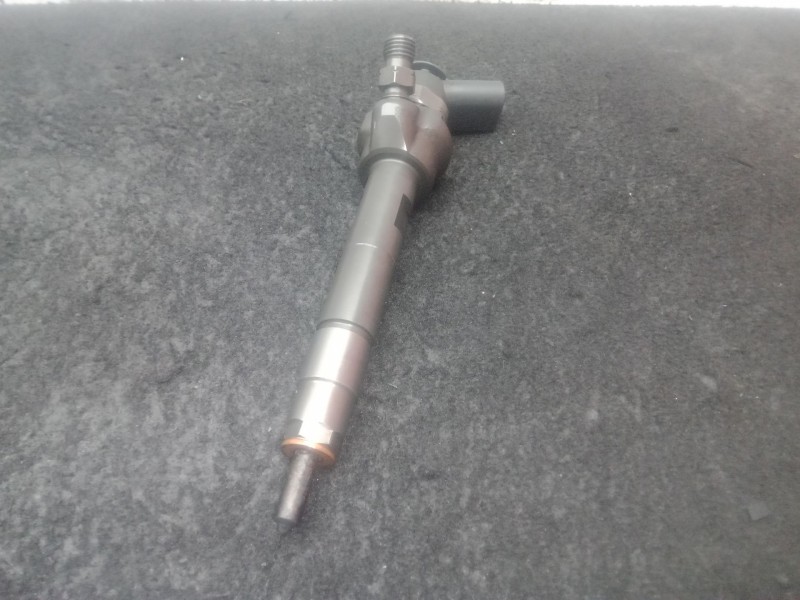 Recambio de inyector para bmw 1 (f20) 116 d referencia OEM IAM 0445110289 - 779844605 BOSCH 