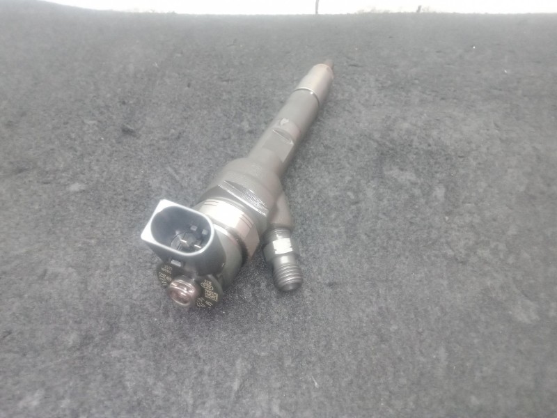 Recambio de inyector para bmw 1 (f20) 116 d referencia OEM IAM 0445110289 - 779844605 BOSCH 