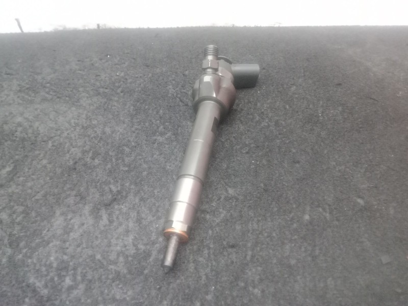 Recambio de inyector para bmw 1 (f20) 116 d referencia OEM IAM 0445110289 - 779844605 BOSCH 