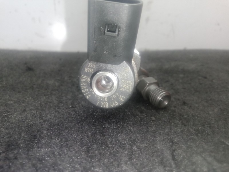Recambio de inyector para bmw 1 (f20) 116 d referencia OEM IAM 0445110289 - 779844605 BOSCH 