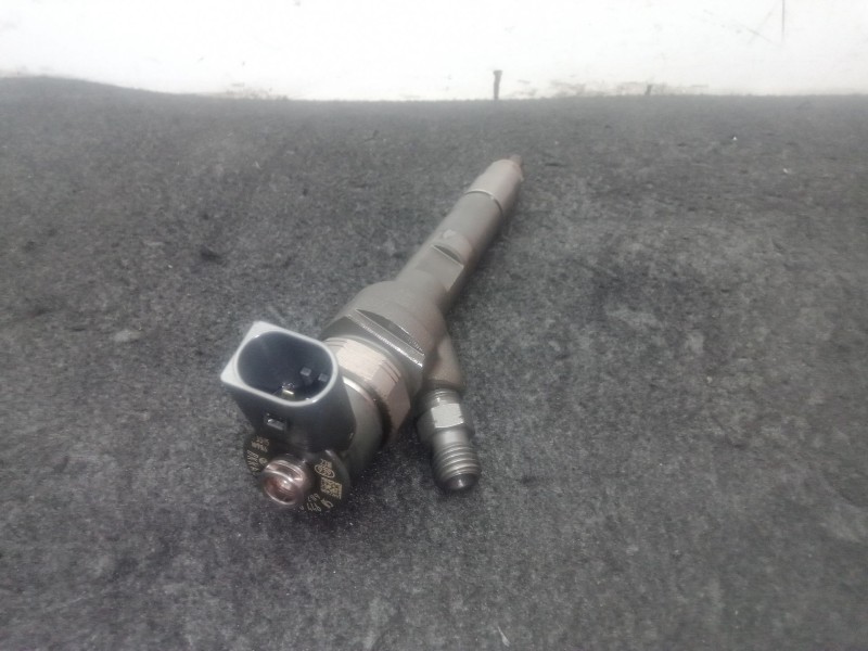 Recambio de inyector para bmw 1 (f20) 116 d referencia OEM IAM 0445110289 - 779844605 BOSCH 