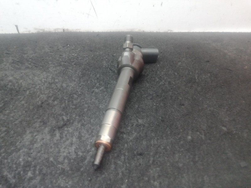 Recambio de inyector para bmw 1 (f20) 116 d referencia OEM IAM 0445110289 - 779844605 BOSCH 