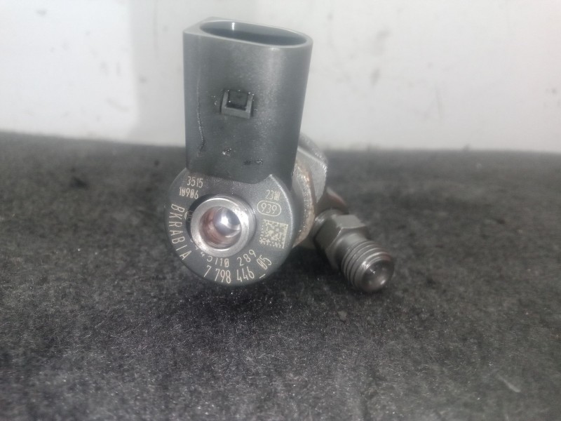 Recambio de inyector para bmw 1 (f20) 116 d referencia OEM IAM 0445110289 - 779844605 BOSCH 