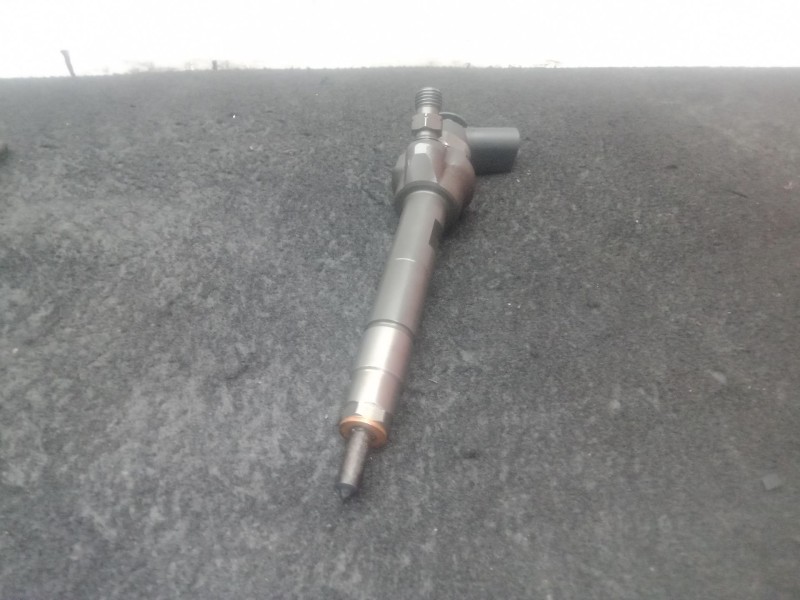 Recambio de inyector para bmw 1 (f20) 116 d referencia OEM IAM 0445110289 - 779844605 BOSCH 
