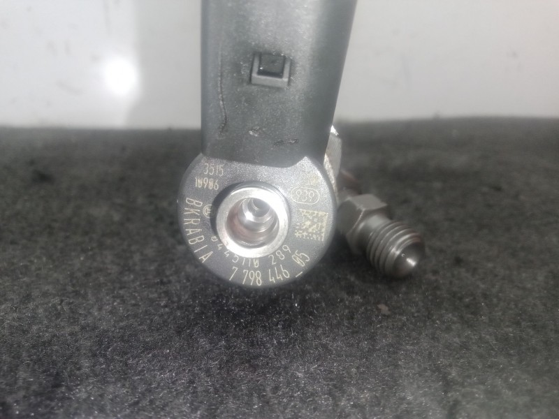 Recambio de inyector para bmw 1 (f20) 116 d referencia OEM IAM 0445110289 - 779844605 BOSCH 