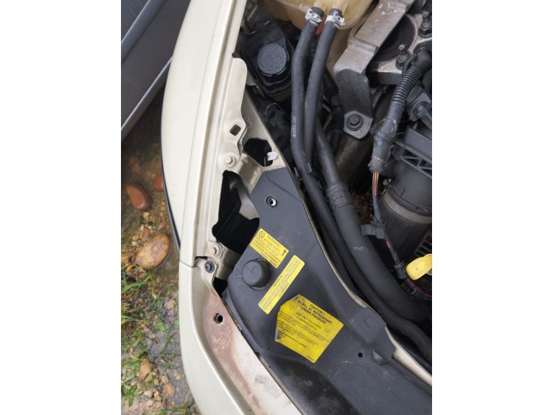 Recambio de soporte faro derecho para volvo v50 (545) 1.6 d referencia OEM IAM   