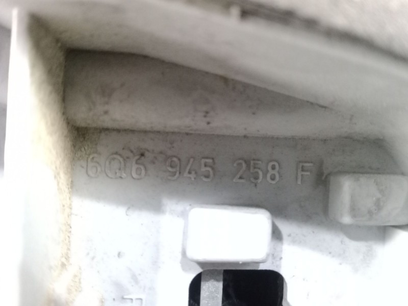 Recambio de piloto trasero derecho para volkswagen polo (9n3) 1.9 tdi referencia OEM IAM 6Q6945258F 5.PINES 