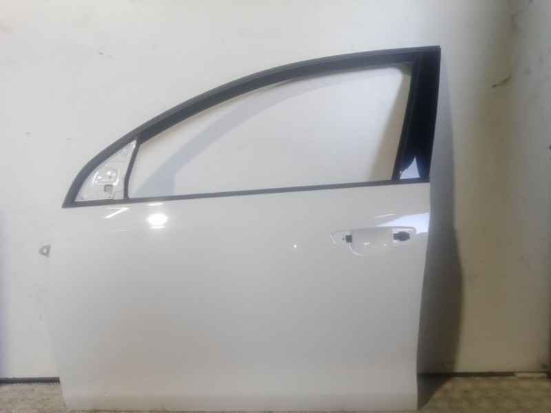 Recambio de puerta delantera izquierda para volkswagen golf vi (5k1) 1.6 tdi referencia OEM IAM  BLANCO 