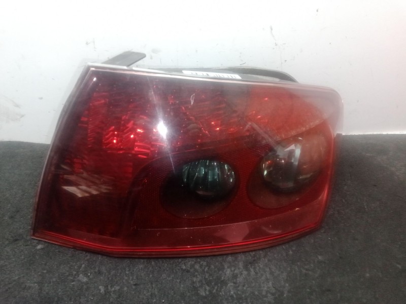 Recambio de piloto trasero derecho para peugeot 407 (6d_) 1.6 hdi 110 (6d9hzc, 6d9hyc) referencia OEM IAM .  