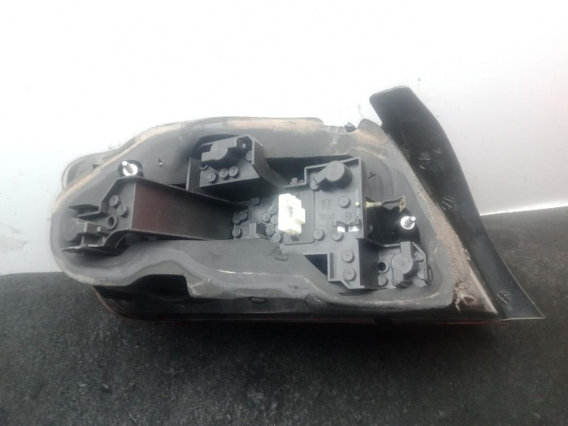 Recambio de piloto trasero derecho para peugeot 407 (6d_) 1.6 hdi 110 (6d9hzc, 6d9hyc) referencia OEM IAM .  