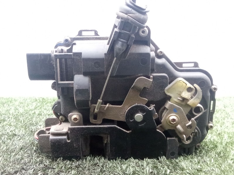 Recambio de cerradura puerta delantera derecha para seat leon (1m1) 1.9 tdi referencia OEM IAM  8.PINES 