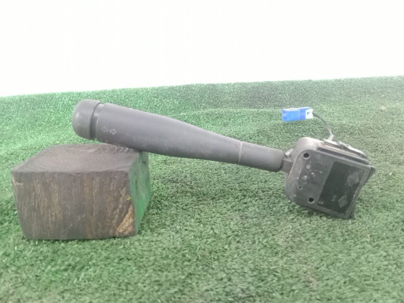 Recambio de mando luces para nissan trade furgoneta 3.0 d referencia OEM IAM SIN REFERENCIA 7.PINES 