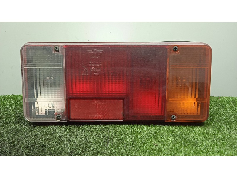 Recambio de piloto trasero derecho para iveco eurocargo 100e18 e5 referencia OEM IAM SIN REFERENCIA 2.CONECTORES - 8.PINES 
