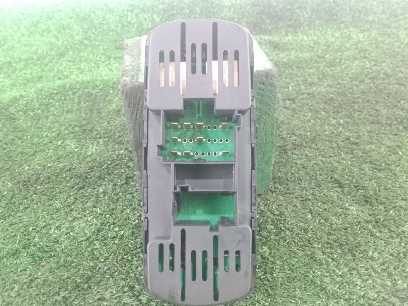 Recambio de mando elevalunas delantero derecho para mercedes-benz atego 1321 ls 4x2 referencia OEM IAM A0055451713 7.PINES 