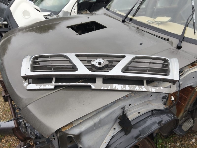 Recambio de rejilla delantera para nissan patrol gr (y61) 2.8 turbodiesel cat referencia OEM IAM   