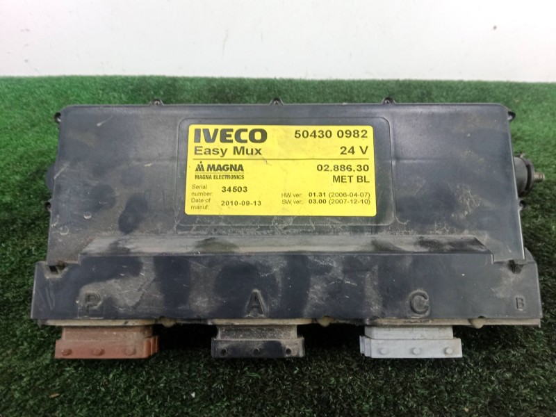 Recambio de centralita motor uce para iveco eurocargo 100e18 e5 referencia OEM IAM 504300982 - 0288630  