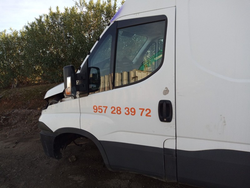 Recambio de puerta delantera izquierda para iveco daily vi furgoneta 33s14, 35s14, 35c14 referencia OEM IAM   
