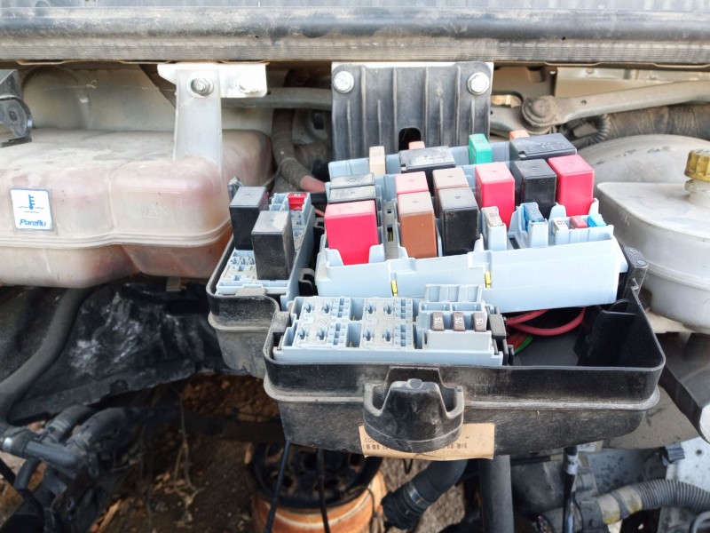 Recambio de caja reles / fusibles para iveco daily vi furgoneta 33s14, 35s14, 35c14 referencia OEM IAM   