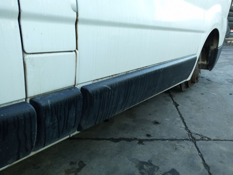 Recambio de molduras traseras para renault trafic ii furgoneta (fl) 2.0 dci 115 (fl01, fl0u) referencia OEM IAM   