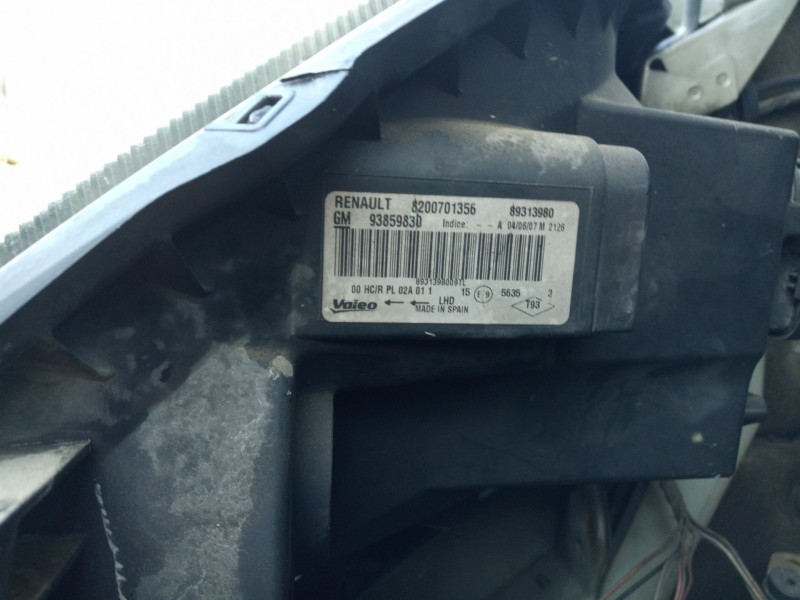 Recambio de faro derecho para renault trafic ii furgoneta (fl) 2.0 dci 115 (fl01, fl0u) referencia OEM IAM   