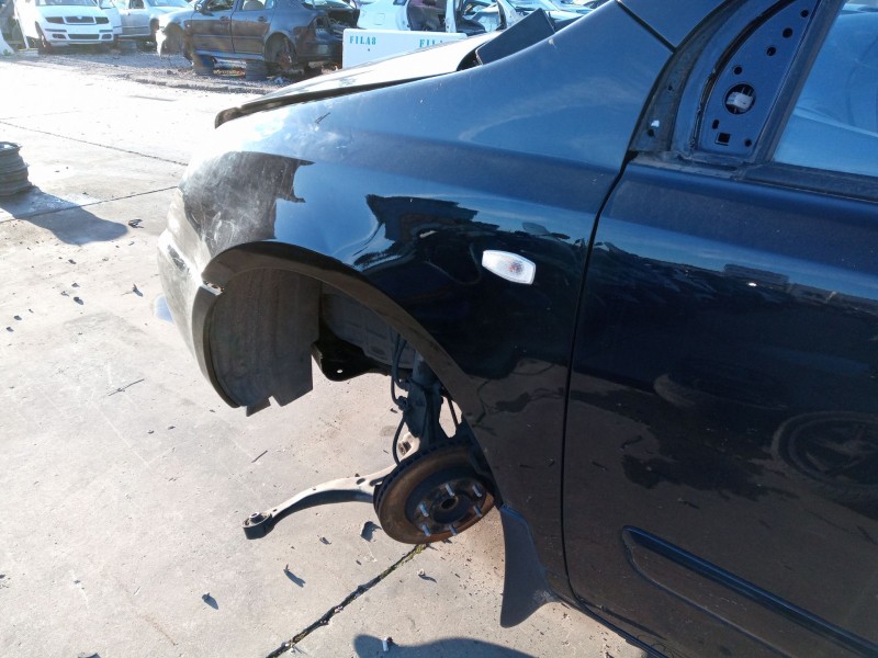 Recambio de aleta delantera izquierda para kia carnival / grand carnival iii (vq) 2.9 crdi referencia OEM IAM   