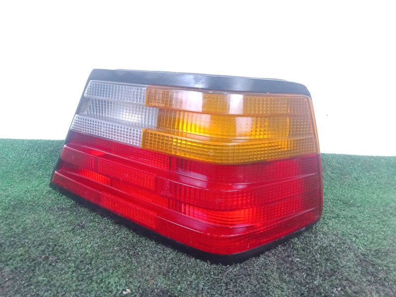Recambio de piloto trasero derecho para mercedes-benz 124 sedán (w124) 250 d (124.125) referencia OEM IAM  AMBAR 