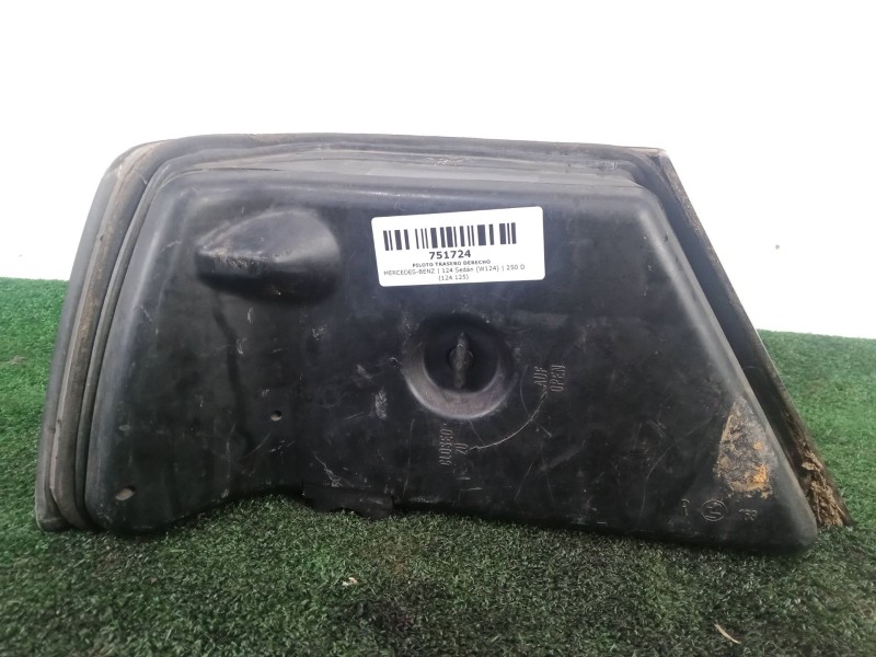 Recambio de piloto trasero derecho para mercedes-benz 124 sedán (w124) 250 d (124.125) referencia OEM IAM  AMBAR 