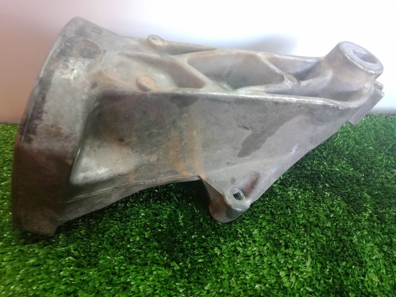 Recambio de soporte motor derecho para mercedes-benz clase c (w203) berlina 2.2 cdi cat referencia OEM IAM A6112230704  
