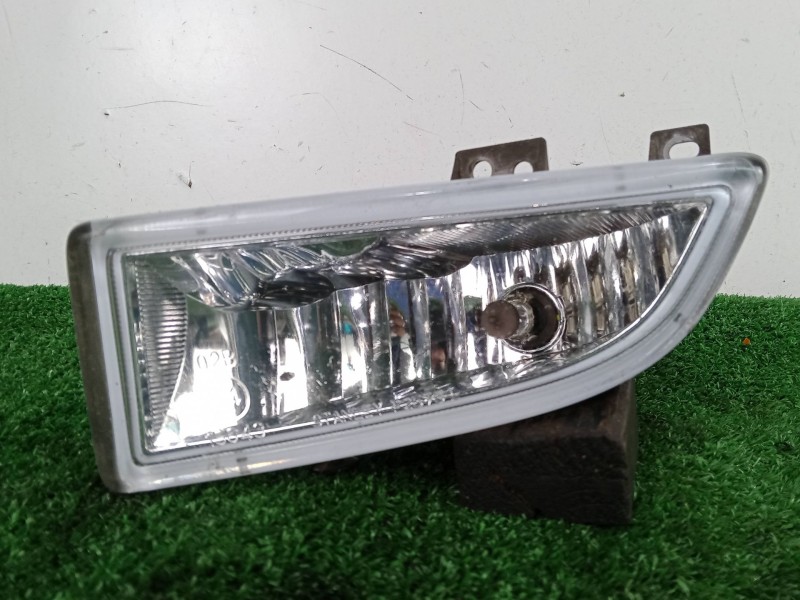 Recambio de faro antiniebla izquierdo para mazda 2 (dy) 1.4 referencia OEM IAM SIN REFERENCIA 2.PINES 