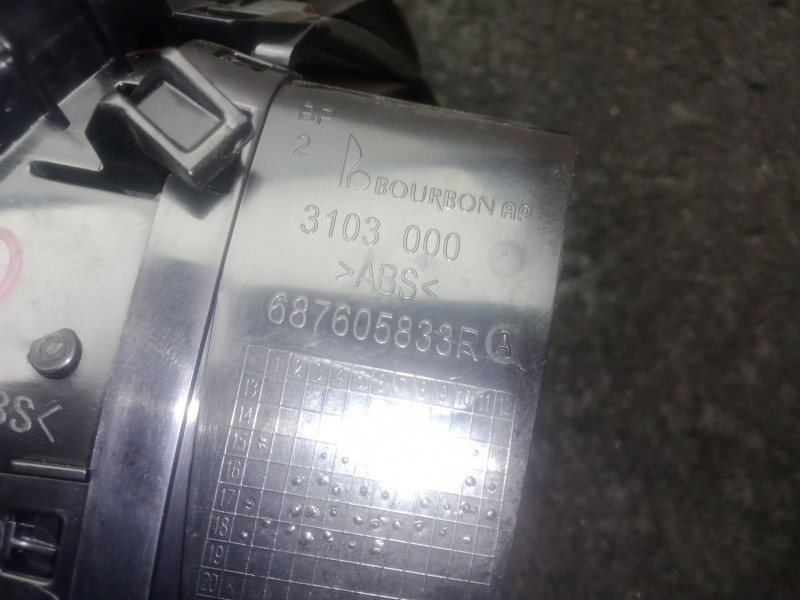 Recambio de aireador delantero derecho para renault scénic iv (j9_) 1.3 tce 140 referencia OEM IAM 687605833RA  