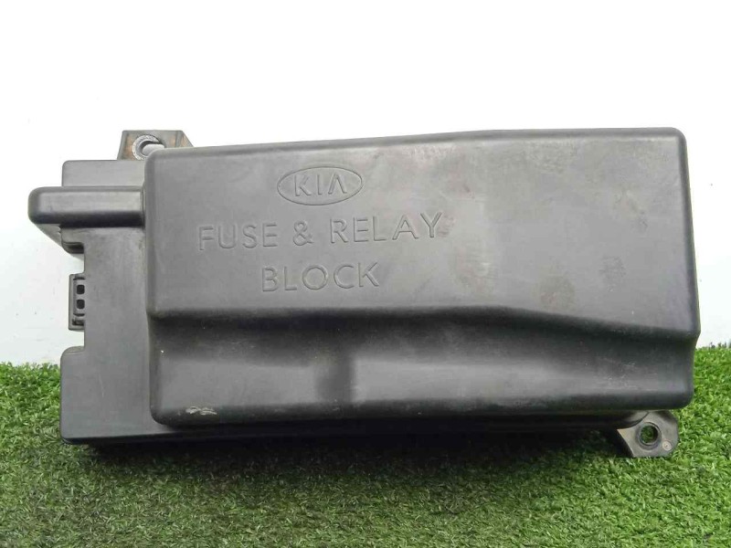 Recambio de caja reles / fusibles para kia sorento 2.5 crdi referencia OEM IAM 911613E010-1006C04031  