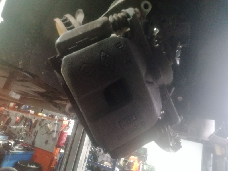 Recambio de pinza freno delantera derecha para renault scénic iv (j9_) 1.3 tce 140 referencia OEM IAM   