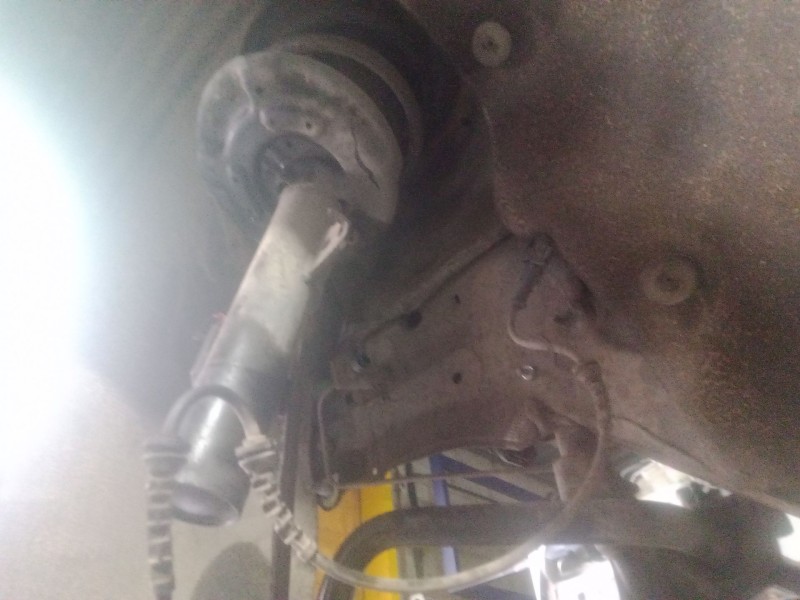 Recambio de amortiguador delantero izquierdo para renault scénic iv (j9_) 1.3 tce 140 referencia OEM IAM   