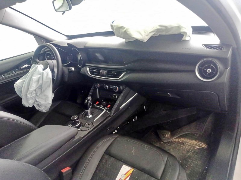 alfa romeo stelvio (949_) del año 2018