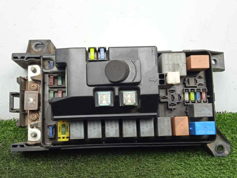 Recambio de caja reles / fusibles para kia sorento 2.5 crdi referencia OEM IAM 911613E010-1006C04031  