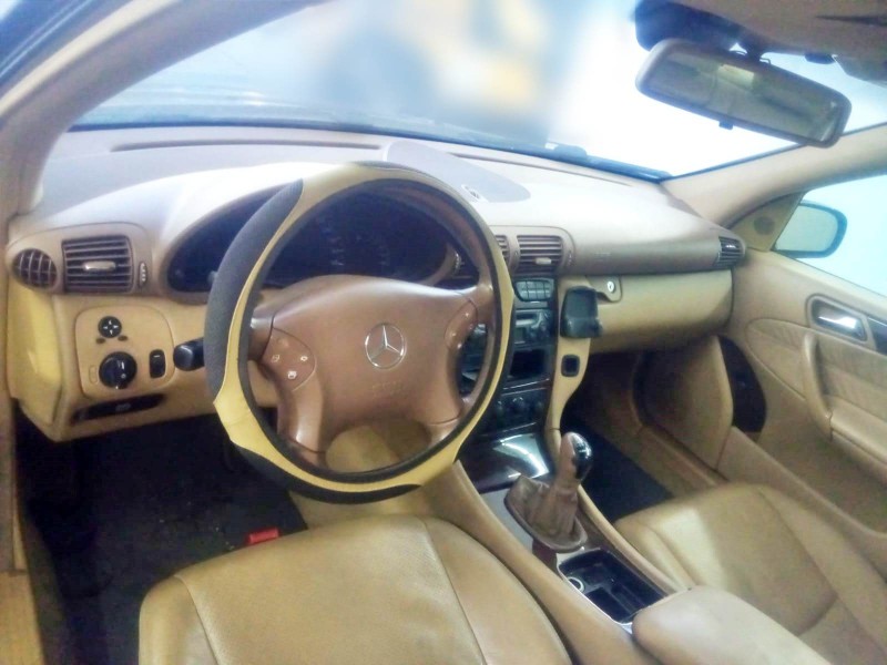 mercedes-benz clase c (w203) del año 2001