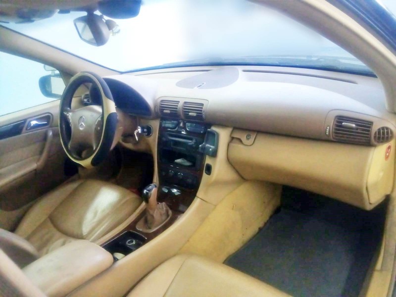 mercedes-benz clase c (w203) del año 2001