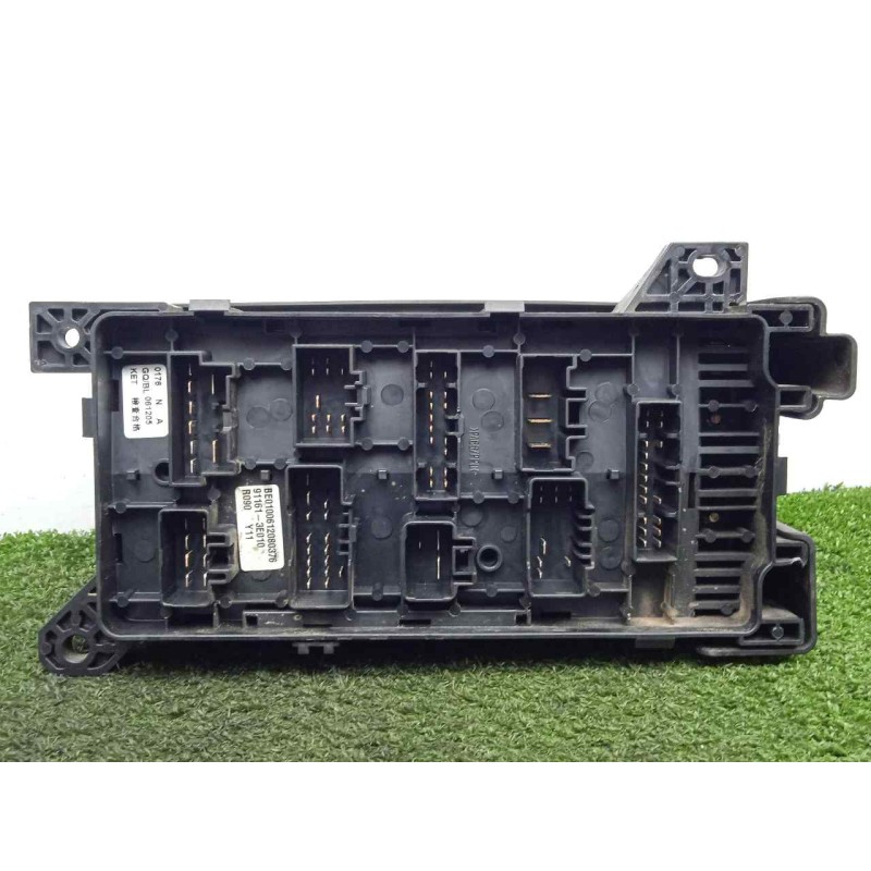 Recambio de caja reles / fusibles para kia sorento 2.5 crdi referencia OEM IAM 911613E010-1006C04031  