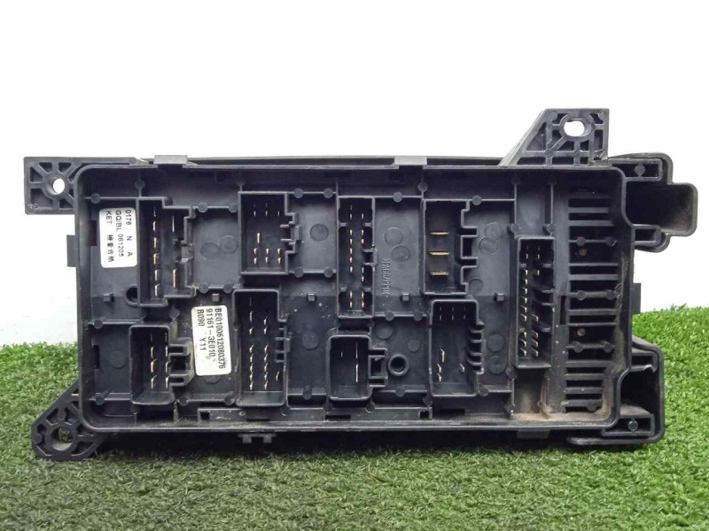 Recambio de caja reles / fusibles para kia sorento 2.5 crdi referencia OEM IAM 911613E010-1006C04031  