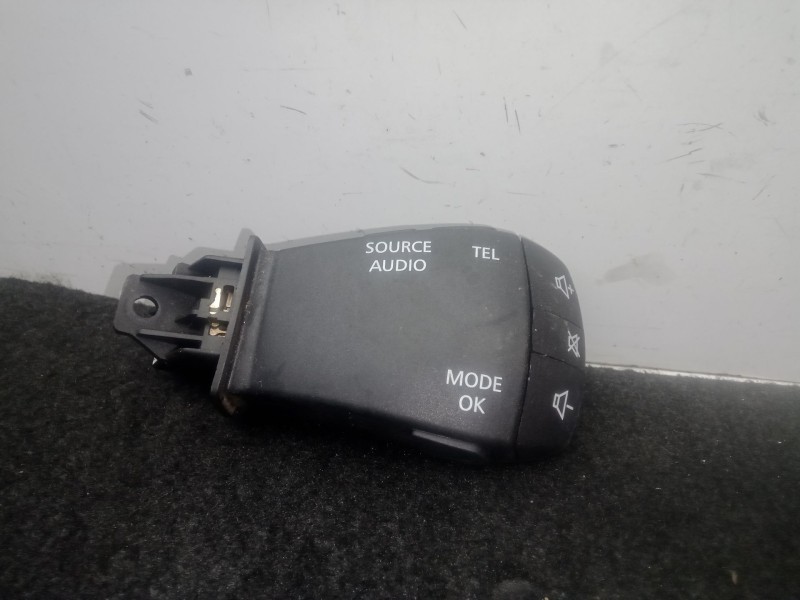 Recambio de mando volante para renault scénic iv (j9_) 1.3 tce 140 referencia OEM IAM 255520229R  