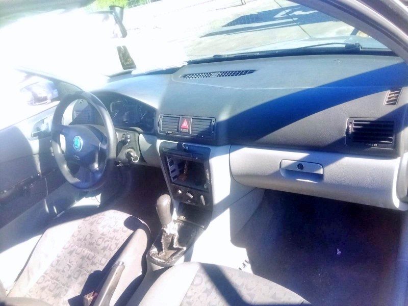 skoda octavia i combi (1u5) del año 2000