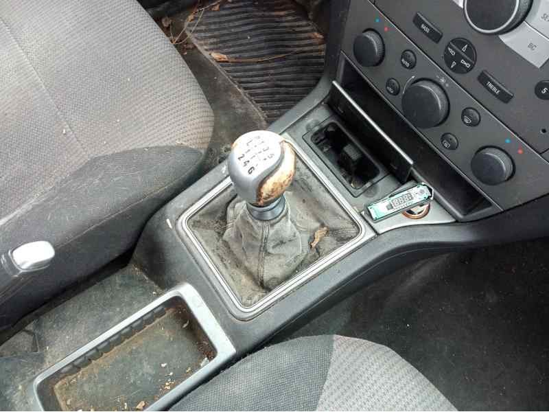 opel vectra c berlina del año 2004