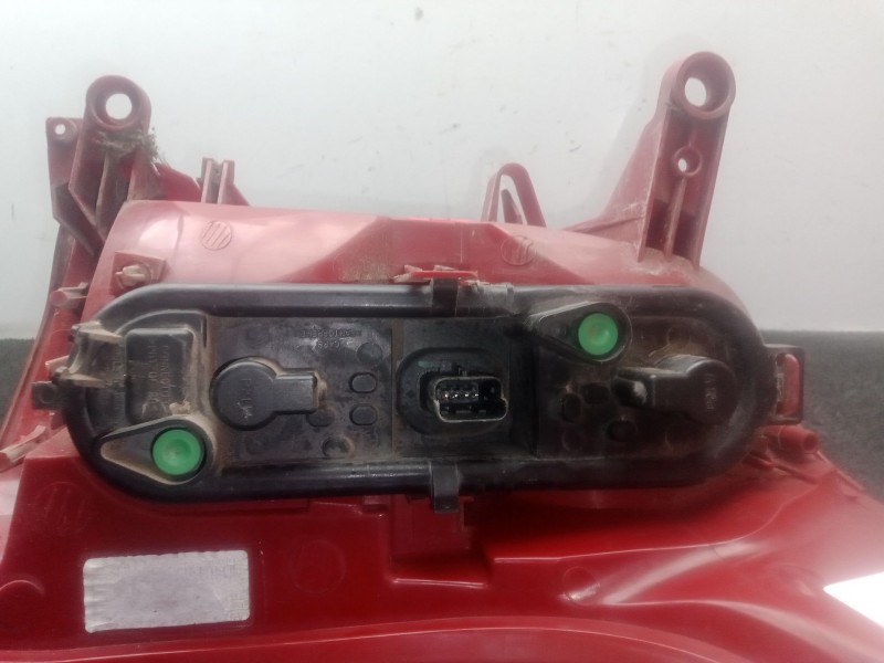 Recambio de piloto trasero izquierdo para peugeot 5008 (0u_, 0e_) 1.6 hdi referencia OEM IAM .  