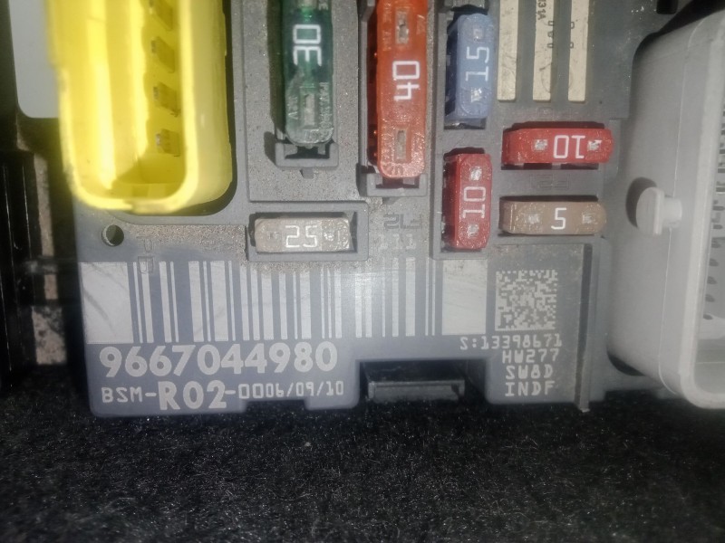Recambio de caja reles / fusibles para peugeot 5008 (0u_, 0e_) 1.6 hdi referencia OEM IAM 9667044980 - BSMR02 DELPHI 