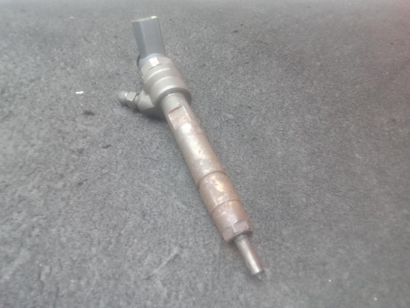 Recambio de inyector para mini mini countryman (r60) one d referencia OEM IAM 0445110600 - 850690204 BOSCH 