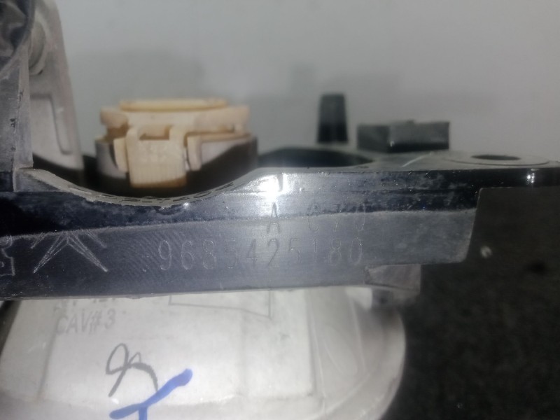 Recambio de faro antiniebla derecho para peugeot 5008 (0u_, 0e_) 1.6 hdi referencia OEM IAM 9685425180  